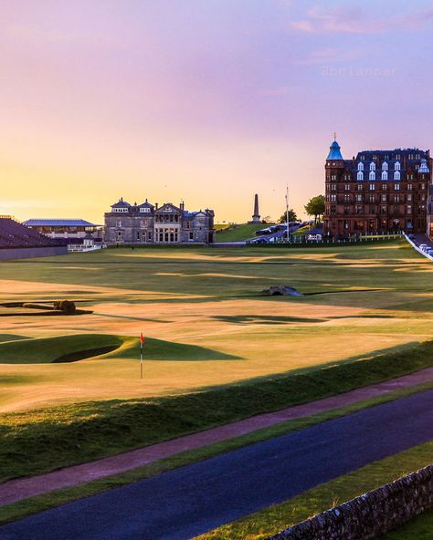 Beautiful Golf Courses, Scotland Aesthetic, St Andrews Golf, Courchevel 1850, Golf Art, St Andrews, Baseball Field, Golf Course, Great Britain