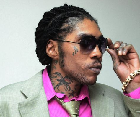 Incarcerated Dancehall star Vybz Kartel recently recounted the two ‘most important’ lessons he learned from his dear mother. Beenie Man, Shatta Wale, Vybz Kartel, Dancehall Music, Jamaican Music, World Government, Dance Hall, Record Producer, Round Sunglass Men