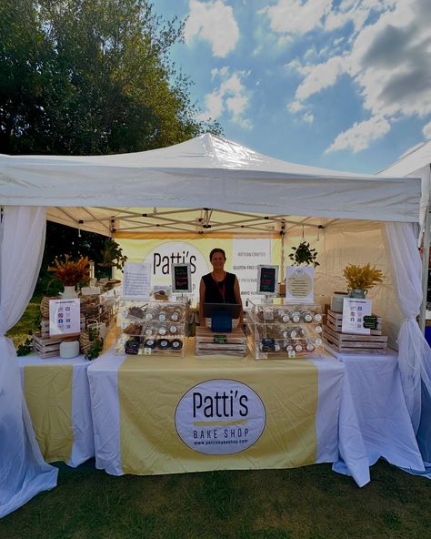 Visit us in Booth 326 @rosesquared show in Ludwig’s Corner Show Grounds, PA TODAY & TOMORROW 10-5pm Daily Shop our delicious cookies! We will offer a special show rate on our cookie boxes. Patti’s Bake Shop™️ Artisan crafted gluten-free cookies! Our elevated cookies are handmade from organic and natural ingredients, preservative-free, non-GMO and environmentally packaged. #gift #gf #gffoodie #gffood #cookie #cookies #gfcookies #dessert #organic #ingredients #healthyeating #healthylifestyle... Cookie Stand Display Farmers' Market, Cookie Market Display, Farmers Market Cookie Display, Cookie Pop Up Shop Display, Farmers Market Display Baked Goods, Food Stand Design, Cupcakes Bakery, Cookie Booth, Farmers Market Booth