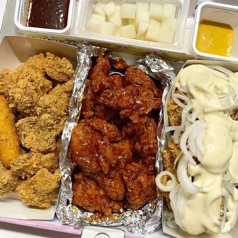 Korean Chicken, Food Babe, Delicacy Food, Snacks Saludables, Yummy Comfort Food, Food O, Food Drinks Dessert, Fair Food Recipes, Food Obsession