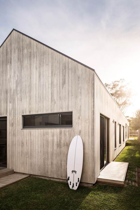 Interior stylist Rebecca Leijer and her construction manager husband Damien, co-owners of design studio Leyer have designed and built a contemporary, Scandi-style beach house in Torquay on the Great Ocean Road. Timber Cabin, Coastal Architecture, Scandinavian Architecture, Exterior Renovation, Wood Cladding, Beach Shack, Timber Cladding, Hus Inspiration, Australian Homes