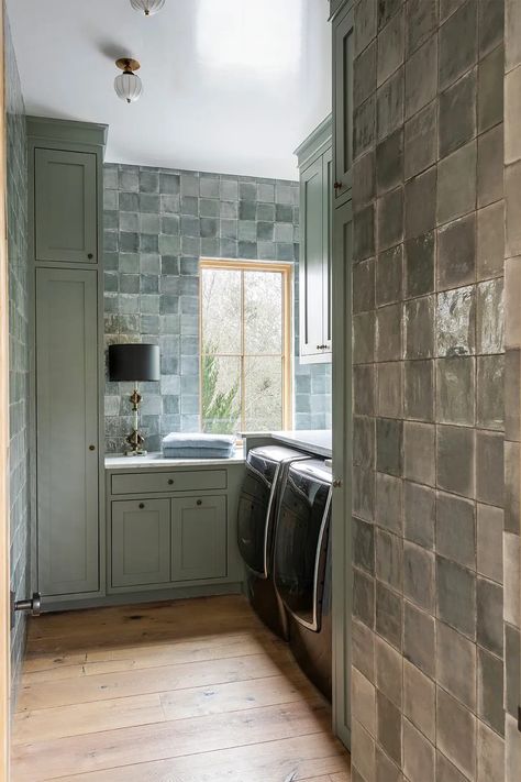 Tropical Laundry Room, Laundry Room Ideas Small Space, Green Laundry, South Carolina Homes, Carolina House, Brooklyn Apartment, Laundry Design, Residential Architect, Transom Windows