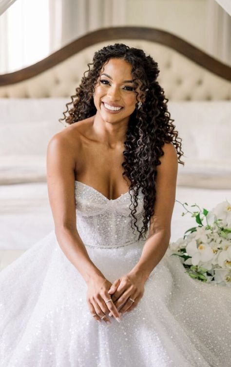 Bridesmaid Hairstyles Half Up Half Down Natural Curly Hair, Whimsical Hairstyles Black Women, Curly Haired Bride, Wedding Natural Curly Hairstyles, Bridal Hair Soft Curls, Curly Bride Hairstyles, Natural Curly Hair Hairstyles, Curly Hair Bride, Curly Hairstyles For Wedding