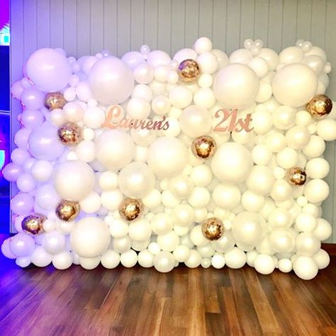 White with Rose gold confetti highlight Balloon wall, the perfect photo backdrop for a 21st birthday party #balloonwall #whiteballoons #rosegold #21stbirthday #backdrop Birthday Hall Decorations, Birthday Hall, 21st Ideas, Hall Decorations, 21st Bday Ideas, 21st Birthday Decorations, 21st Party, 21 Birthday, Rose Gold Confetti