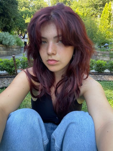 90s Red Hair Grunge Style, Shag Hairstyles Ponytail, Wolf Haircut Red Hair, Curtain Bangs And Shag Haircut, Red Hair Color Wolfcut, Brown Roots Colored Hair, Haircuts For Thick Red Hair, Purple Red Dark Hair, Layered Hair Low Maintenance