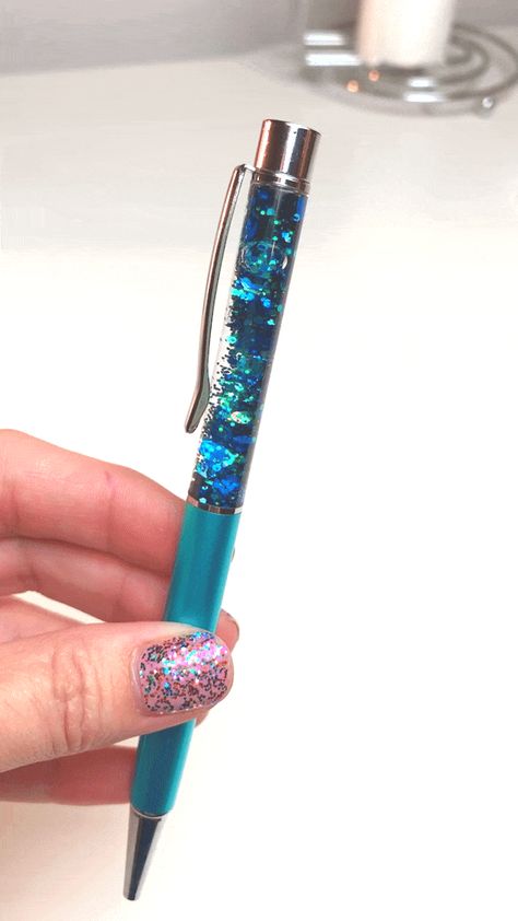 Diy Glitter Pens, Decorated Pens, Glitter Crafts Diy, Roach Clips, Bed Spring Crafts, Homemade Gift Idea, Epoxy Pens, Easy Crafts For Teens, Polish Crafts