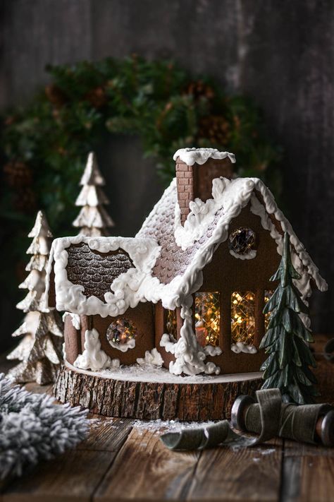 High Altitude Gingerbread Christmas Cookie Box - Curly Girl Kitchen Easy Gingerbread House, Gingerbread House Ideas, Cool Gingerbread Houses, Gingerbread House Recipe, Christmas Cookie Box, How To Make Gingerbread, Make A Gingerbread House, Gingerbread House Designs, Cookie House