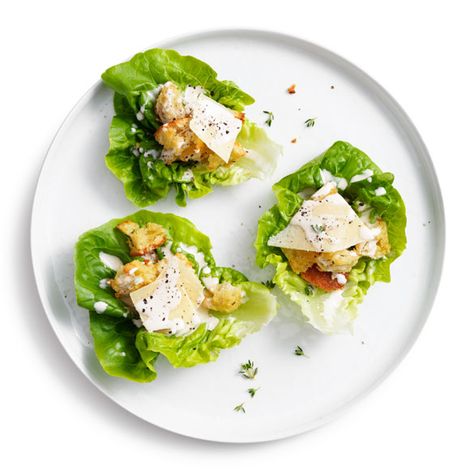 Cesar Salad Plating, Ceasar Salad Plating Ideas, Salad Plating Ideas, Caesar Salad Bites, Caesar Salad Cups, Salad Catering, Salad Plating, Gem Salad, Salad Caesar