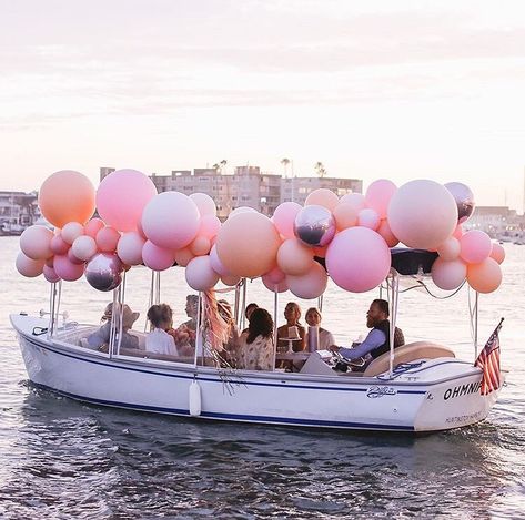 Coastal Living on Instagram: “Our kind of party 💕 Happy Friday, friends! 📷: @sarahnoelphoto via @artofbeingfemale + @visitcoronadelmar, 🎈: @wepoppin2018” Duffy Boat Bachelorette, Boat Birthday Party Ideas Decoration, Yacht Birthday Party Ideas, Party Dress Up Ideas, Yacht Birthday Party, Yacht Birthday, Boat Party Theme, Birthday Party Ideas Decoration, Duffy Boat