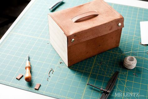 Roundup: 11 Inspiring Do-It-Yourself Projects With Leather Diy Lunchbox, Leather And Wood, Leather Decor, Leather Box, Neat Ideas, Tissue Holder, Do It Yourself Projects, Leather Projects, Diy Box