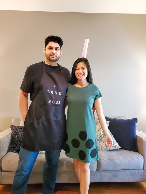 diy boba tea costume | easy halloween costume | easy diy couple's costume | last minute costume idea | boba tea and boba-rista | couple's halloween costume | affordable halloween costume idea | halloween 2020 | halloween costume ideas Boba Outfit, Diy Bubble Tea Costume, Diy Boba Costume, Boba Tea Costume Diy, Boba Costume Diy, Boba Halloween Costume, Tea Cup Costume, Bubble Tea Costume, Boba Tea Costume