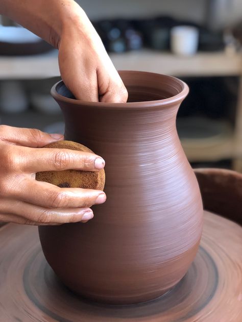 Wheel Throwing Aesthetic, Wheel Spun Pottery, Wheel Thrown Vases, Pottery Photography, Pottery Aesthetic, Terracotta Pottery, Wheel Thrown Ceramics, Sculpture Art Clay, Advanced Ceramics