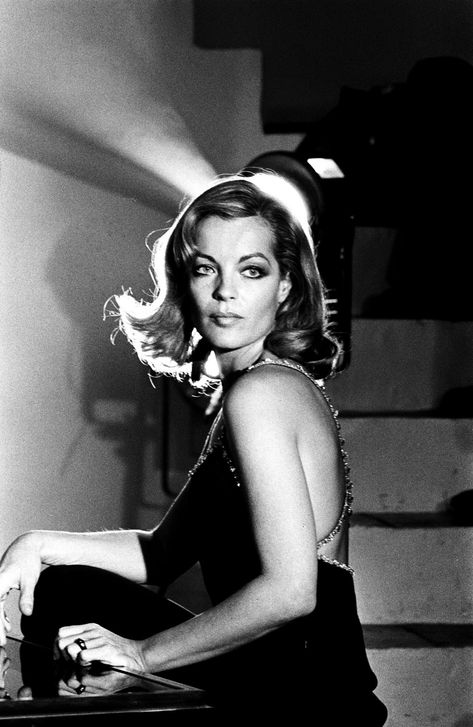 Romy Schneider: A Tribute to an Unforgettable Actress Stars D'hollywood, Hollywood Art, Vanessa Redgrave, Isabella Rossellini, Orson Welles, Black And White Photograph, Romy Schneider, Bohol, Catherine Deneuve