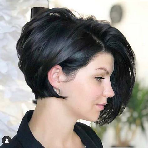 Angled Bob Haircuts, Pixie Bob Hairstyles, Pixie Bob Haircut, Stacked Bob Haircut, Hair Styles 2017, Short Hair Styles For Round Faces, Short Bob Haircuts, Penteado Cabelo Curto, Short Hair Haircuts