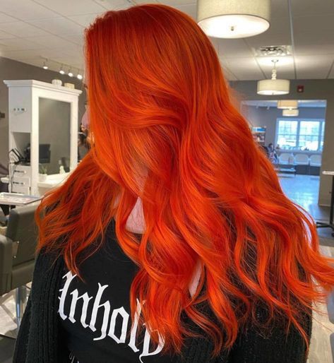 Energize Your Look With the Orange Hair Trend Orange Hair Bright, Fire Hair Color, Orange Hair Color Ideas, Orange Hair Color, Red Orange Hair, Cheveux Oranges, Hair Color Orange, Fire Hair, Ginger Hair Color