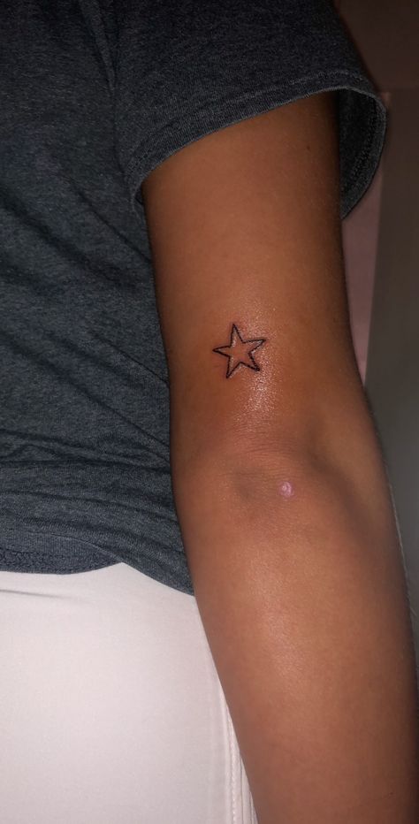 Dot Star Tattoo, Tattoo On Back Of Arm Above Elbow, Cool Star Tattoos, Star Arm Tattoo, Star Tattoo Arm, Star Girl Tattoo, Simple Star Tattoo, Small Easy Tattoo Ideas, Star Hip Tattoo