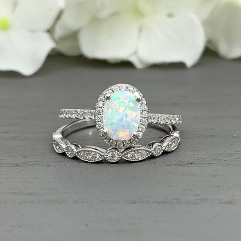 Small Diamond Engagement Rings, Emerald Engagement Ring Green, Big Engagement Rings, Moissanite Engagement Ring Rose Gold, Simple Silver Jewelry, Leaf Engagement Ring, White Opal Ring, Emerald Ring Gold, Unique Diamond Engagement Rings