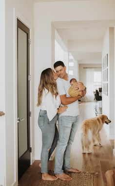 Newborn Family Pictures, Baby Photo Shoot, Foto Newborn, Lifestyle Newborn Photos, Newborn Photo Outfits, Newborn Family Photography, Newborn Family Photos, Baby Pictures Newborn, Newborn Photography Poses