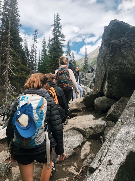 Hiking Girl Aesthetic, Granola Girl Aesthetic, Hiking Aesthetic, Hiking Quotes, Washington Hikes, Outdoor Aesthetic, Camping Aesthetic, Adventure Aesthetic, Granola Girl