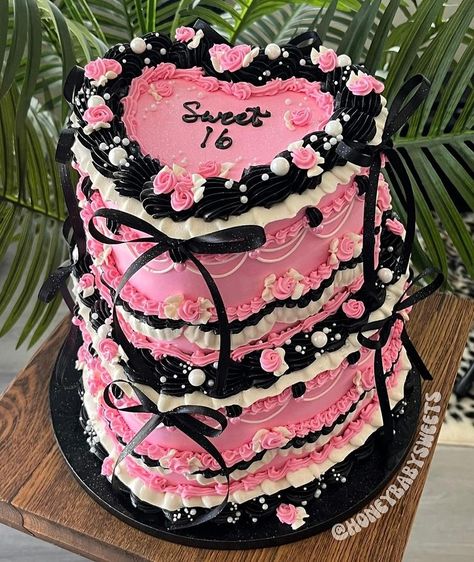 ✨🍒 𝓗𝓸𝓷𝓮𝔂 𝓑𝓪𝓫𝔂 𝓢𝔀𝓮𝓮𝓽𝓼 🍒✨ | Sweet 16 🖤🎀💖✨ this cake was absolutely stunning! ✨ this was my first tiered cake in this piping style and although I was a little nervous… | Instagram Cheetah Birthday Cakes, Hot Pink Cakes, Halloween Birthday Cakes, Vintage Birthday Cakes, Pinterest Cake, 16 Cake, Sweet 16 Cakes, Pink Birthday Cakes, Custom Birthday Cakes