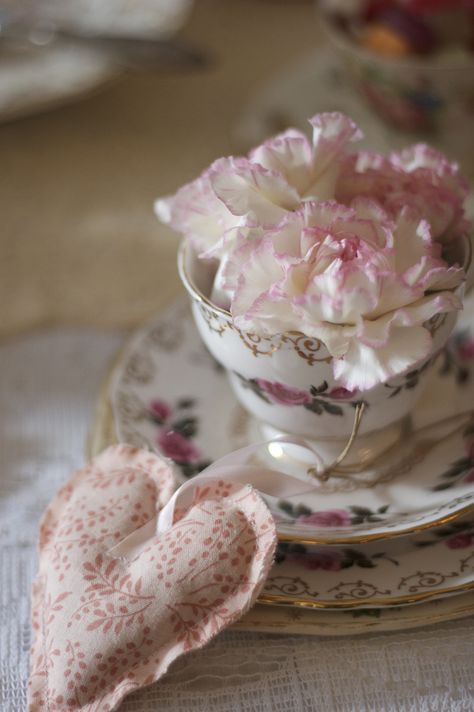 Vintage Bridal Shower, Pretty China, Cuppa Tea, Fabric Hearts, Vintage Teacups, Rose Cottage, High Tea, Tea Room, Decoration Table