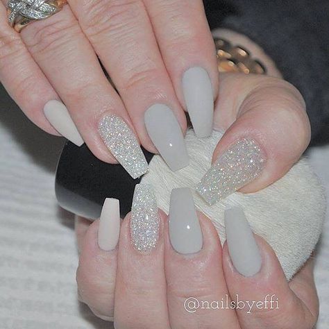 Classy nails Nails Acrylic Grey, Wedding Nails Acrylic, Trendy Wedding Nails, Light Gray Nails, Pink Glitter Nails, White Acrylic Nails, Rose Gold Nails, Gray Nails, Nails Wedding