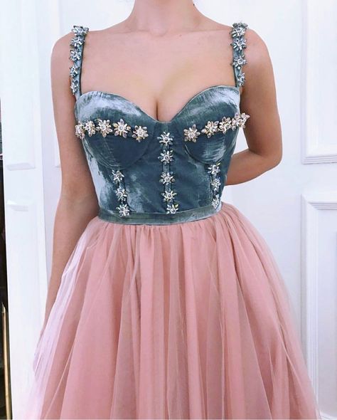 Teuta Matoshi Duriqi Formal Robes, Steampunk Mode, Prom Night Dress, Prom Dress Gown, Tulle Pink, Teuta Matoshi, Lady Dress, Grad Dresses, Dresses 2020