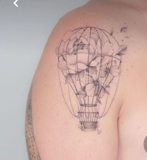 Hot Air Balloon Tattoo, Air Balloon Tattoo, Balloon Tattoo, Tattoo Zeichnungen, Wrist Tattoos For Women, Back Tattoo Women, Tattoo Feminina, Popular Tattoos, Creative Tattoos