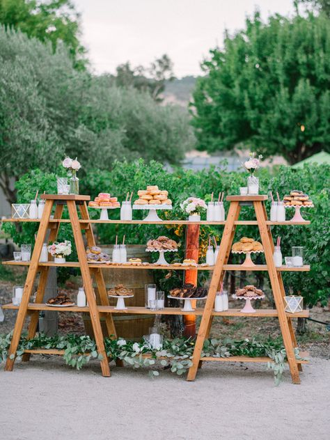 Backyard Bridal Shower Ideas, Catering Inspiration, Diy Dessert Table, Backyard Bridal Showers, Romantic Diy, Deco Champetre, Napa Valley Wedding, Diy Desserts, Cupcake Display