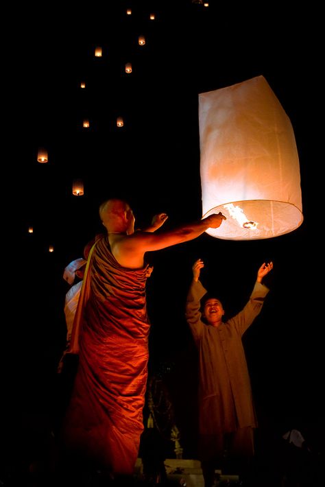 Waisak Day Design, Wesak Lanterns Designs, Wesak Lanterns, Waisak Day, Wesak Day, May Full Moon, Sky Lantern, Zen Lifestyle, Borobudur Temple