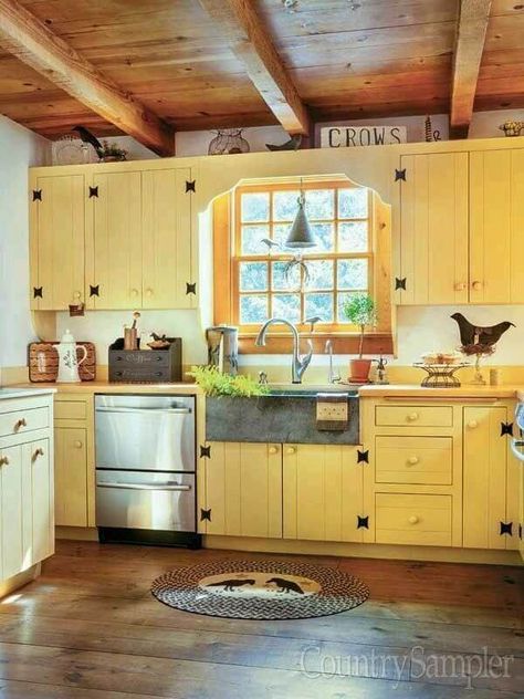 Luxury Kitchen Design Modern Interiors, Kitchen Cabinets Painting, Primitive Kitchen Cabinets, Yellow Kitchen Accessories, Luxury Kitchen Design Modern, Yellow Kitchen Designs, Yellow Kitchen Cabinets, Kitchen Cabinet Color Ideas, Yellow Cabinets