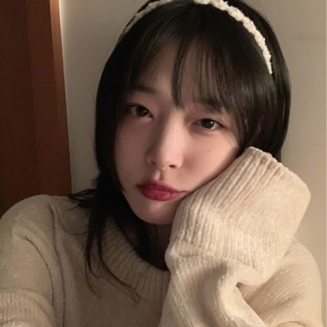 Sulli Kpop, Sulli Choi, Goo Hara, Pretty Angel, Friends Instagram, Korean Idol, Kpop Aesthetic, Sweet Girls, Cute Icons