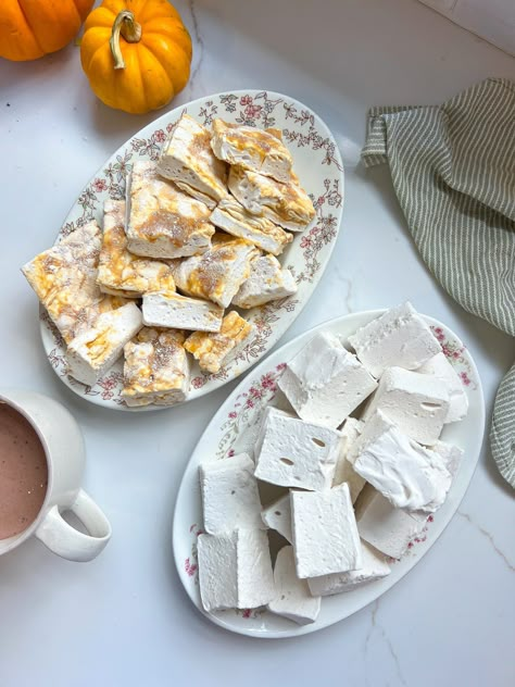 Homemade Marshmallow Recipe (NO Corn Syrup) - BRIGHT MOMENT CO. Marshmallow Recipe No Corn Syrup, Chicken Mull, Marshmallows No Corn Syrup, Marshmallows Without Corn Syrup, Fluffernutter Bars, Food To Sell, Deli Recipes, Homemade Marshmallow Recipe, Fudge Caramel