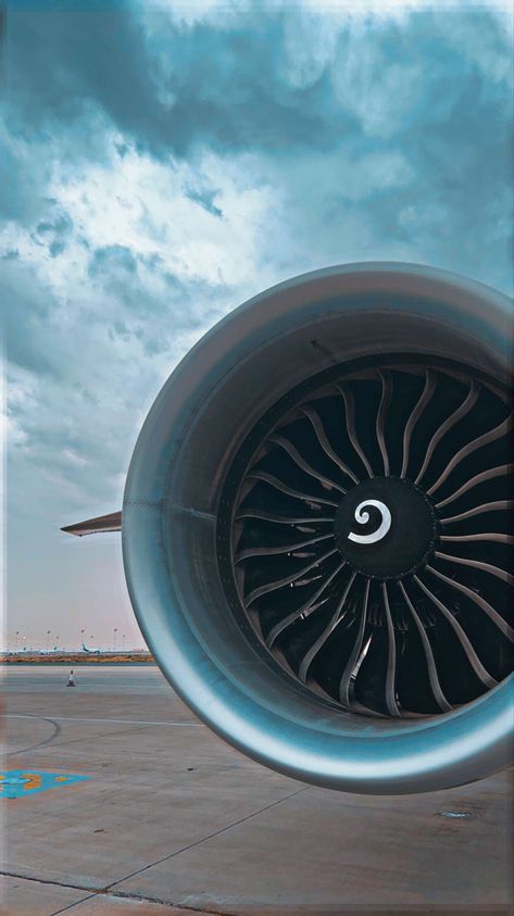 GE90-115B engine, which reigns as the world’s most powerful jet engine. B777 Wallpaper, Ge90 Engine, Plane Engine, Airplane Engine, Plane Photography, Airplane Wallpaper, Airplane Photography, Aircraft Engine, Boeing 787