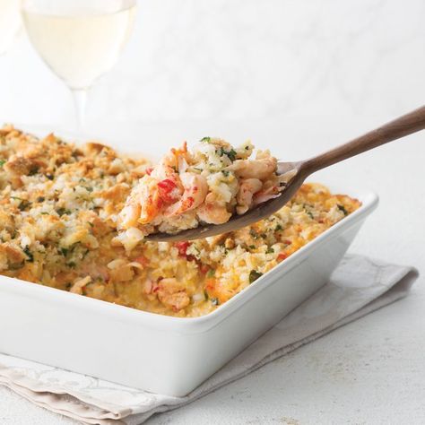 A golden-brown French bread crust makes this flavorful casserole a star. Crawfish Rice, Crawfish Casserole, Rice Casserole Dishes, Crawfish Recipes, Seafood Rice, Cajun Dishes, Rice Casserole Recipes, Creamy Rice, Cajun Cooking