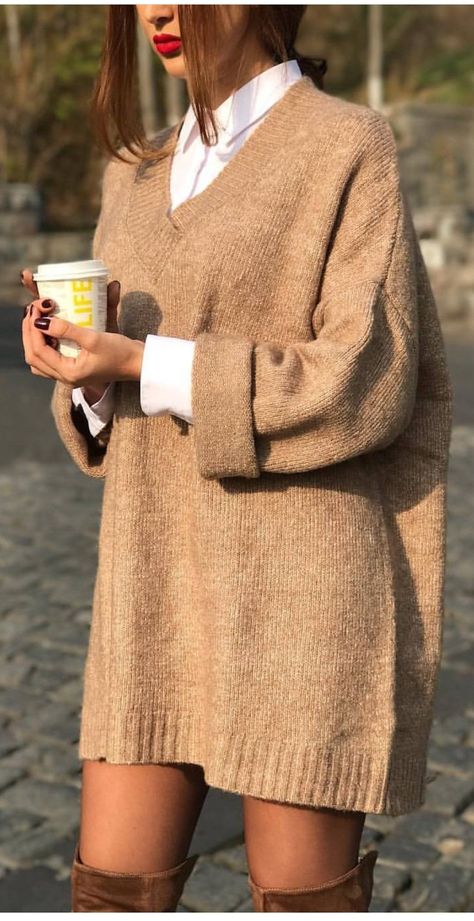 Classy Sweater, Supermodels Runway, Mode Casual, Beauty Editorial, Mode Inspo, 가을 패션, Runway Models, Business Casual Outfits, Celebrity Fashion