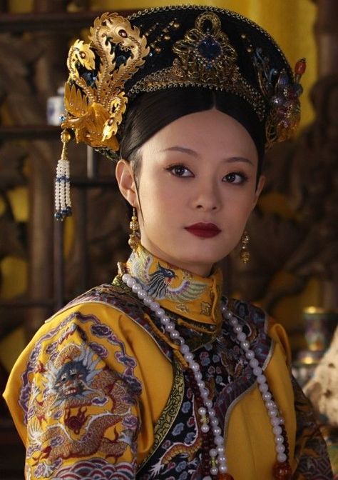 Qing dynasty royal attire. China. Manchurian costume of Imperial China. chinese tv-series. movie costumes Qing Dynasty Fashion, Zhen Huan, Empresses In The Palace, The Other Boleyn Girl, Empress Of China, Ruyi's Royal Love In The Palace, Chinese Costume, Movie Costumes, Chinese Clothing