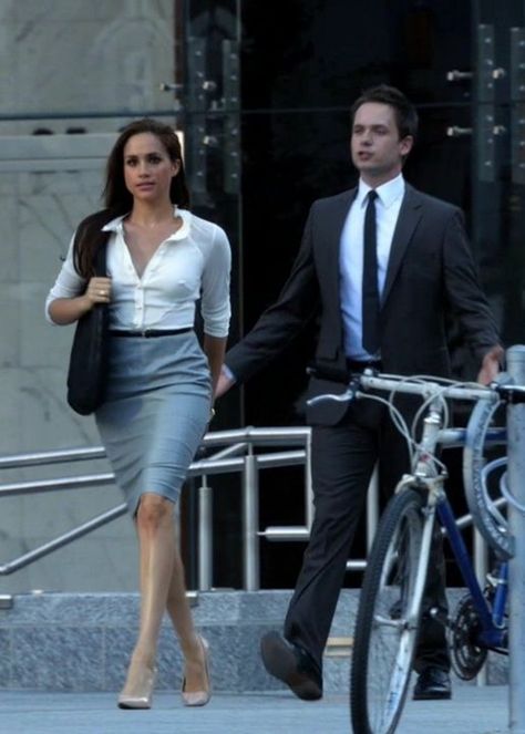 Meghan Markle as Rachel Zane Rachel From Suits Outfits, Meghan Suits Outfits, Suits Meghan Markle Outfit, Rachel Meghan Markle, Meghan Markle Style Suits, Rachel Zane Outfits Suits Office Fashion, Megan Markle Suits Style, Rachel Zane Suits Outfits, Rachel Zane Style