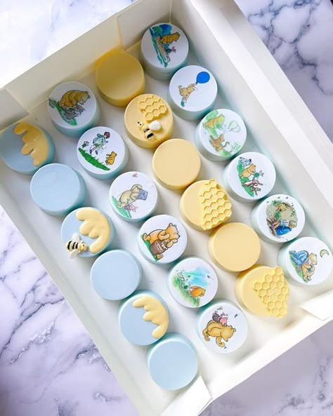 Winnie The Pooh Dipped Oreos, Winnie The Pooh Chocolate, Winnie The Pooh Chocolate Covered Strawberries, Pooh Dessert Table, Winnie The Pooh Treats Sweets, Winnie The Pooh Oreo Treats, Winnie The Pooh Cakepops, Winnie The Pooh Deserts, Winnie The Pooh Chocolate Covered Oreos