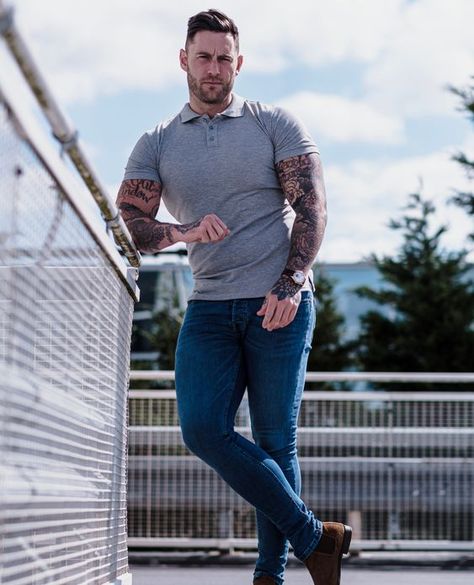 The size of the product is generally good and it is a good product. However the product does not look as waxy as the picture. I’m generally satisfied. V Taper, Business Casual Dress Code, Polo Shirt Outfits, Guys Fashion, Cosmetics Store, Sick Tattoo, Taper Design, Smart Men, Muscular Men