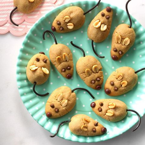 Mice Cookies, Mouse Recipes, Mouse Cookies, Spritz Cookie Recipe, Christmas Mice, Best Christmas Cookie Recipe, Best Christmas Recipes, Spritz Cookies, Best Christmas Cookies