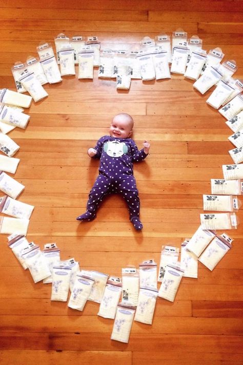 The Story Behind 1 Photo of a Baby Surrounded By Breast Milk Will Warm Your Heart Storing Breastmilk, Pumping Breastmilk, Human Milk, Breastfeeding Positions, Breastmilk Supply, Milk Storage, Human Babies, Breastfeeding And Pumping, Milk Supply