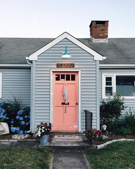 Marissa // Style Cusp on Instagram: “spotted on our daily nightly walk 🐟 the cutest coral door and sea blue house 🙌🏽 it was a rainy day but I think the sun is peaking through…” Blue House Coral Door, Wyeth Blue, Coral Front Doors, Coral Door, Blue Siding, Paint Inspo, Door Colors, Pink Door, Grey Houses