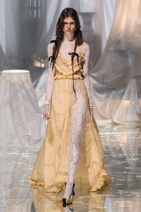 Valentino Spring 2025 Ready-to-Wear
https://www.vogue.com/fashion-shows/spring-2025-ready-to-wear/valentino/slideshow/collection#26 Couture 2014, Valentino Runway, Valentino Collection, Valentino Haute Couture, Valentino Fashion, Valentino Couture, Spring 2025, Alessandro Michele, Fashion Hub