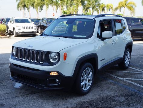 Jeep Renegade 2017, Classic Cars Birthday Party, Luxury Cars Bmw, Car For Teens, Cars Suv, 2015 Jeep Renegade, Cars Jeep, First Cars, Dream Cars Jeep