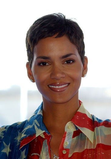 Halle Berry Short Hair, Halle Berry Pixie, Halle Berry Hairstyles, Sassy Hairstyles, Hair Evolution, Long Pixie Hairstyles, Hair Magic, Short Sassy Hair, Super Short Hair