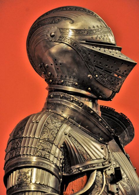 Western Armor, Knight Tattoo, Medieval Helmets, Armor Clothing, Ancient Armor, Knights Helmet, Historical Armor, Age Of Empires, Knight In Shining Armor