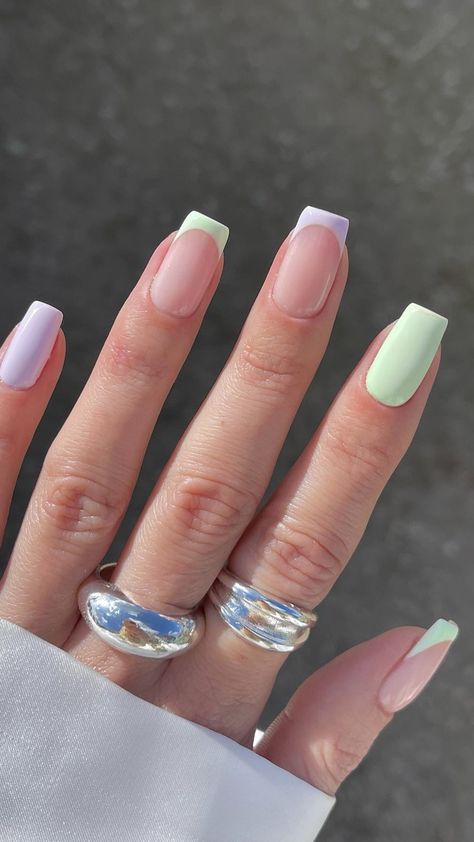 20 Spring French Nail Color Tips Ideas 2024: Unveil Trendsetting Manicures! Nail Color Tips, French Nail Color, Spring Hair Trends, Chic Manicure, French Tip Design, Color Tips, Blue Tips, Winter To Spring, Floral Decal