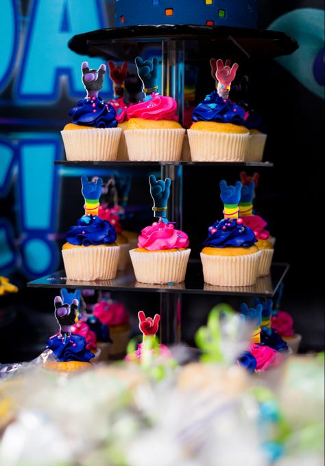 Trolls Rock And Roll Party, Trolls Band Together Birthday, Trolls World Tour Centerpieces Ideas, Trolls Themed Dinner, Trolls Band Together Party, Trolls World Tour Party, Rock N Roll Party, Trolls Birthday Party, Troll Party