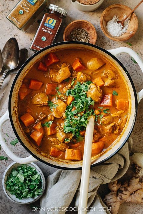 A super quick chicken sweet potato curry that features juicy chicken braised with tender sweet potatoes and chickpeas in a coconut curry. It is extremely easy to put together and tastes so hearty - perfect for a busy weekday dinner or meal prep. {Gluten-Free} Chicken Sweet Potato Curry, Salmon Curry, Red Curry Chicken, Sweet Potato Curry, Lamb Curry, Easy Chicken Dinner Recipes, Easy Eat, Chicken Sweet Potato, Potato Curry